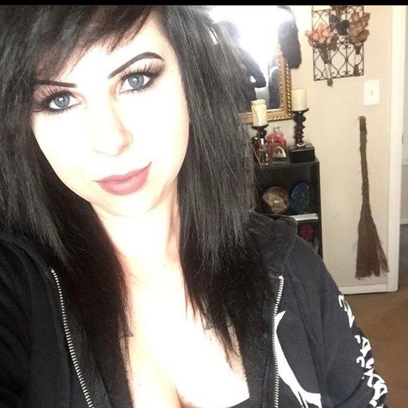 🖤Meet your posher🖤 - Picture 7 of 10